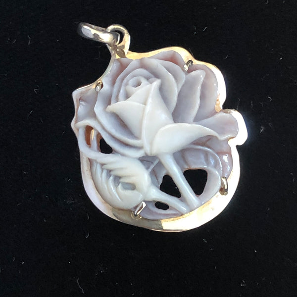 This is one of our favorite flower designs... love this handcrafted shell cameo rose. It’s a pendant set in 950 silver, has the Wounaan artist’s signature on the back along with our hallmark so there is no mistaking the origin... this is from Rainforest Design® in Panama, as are all of our cameos. Registry number #2444, 24mm. Sold with a Certificate of Authenticity. Eco-friendly, Fair tarde.  